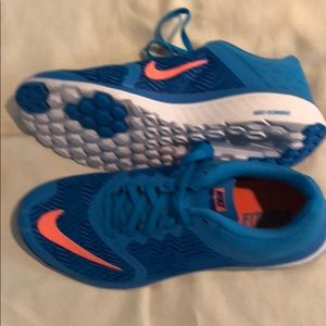 New Nike tennis shoes-size 8
